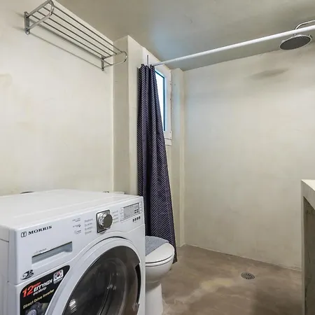 Stylish 2 Bd Urban Retreat Near Panormou Metro