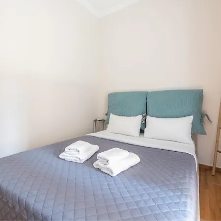 Stylish 2 Bd Urban Retreat Near Panormou Metro *
