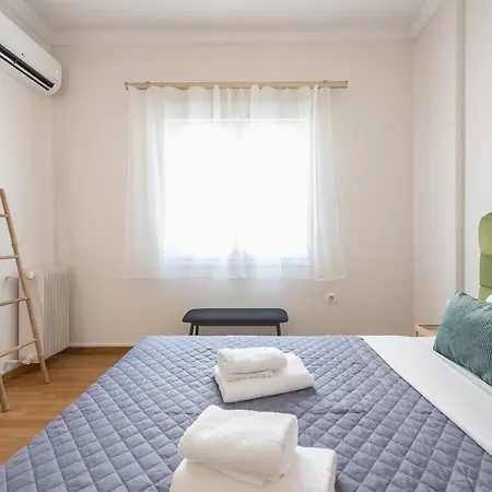 Stylish 2 Bd Urban Retreat Near Panormou Metro Athens