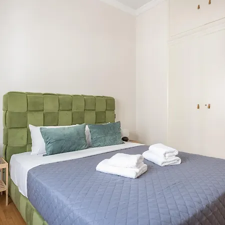 Stylish 2 Bd Urban Retreat Near Panormou Metro Apartment *