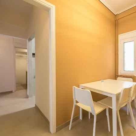 Stylish 2 Bd Urban Retreat Near Panormou Metro *