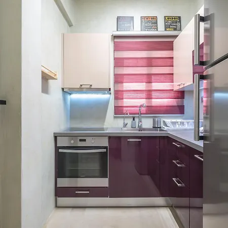 Stylish 2 Bd Urban Retreat Near Panormou Metro Apartment