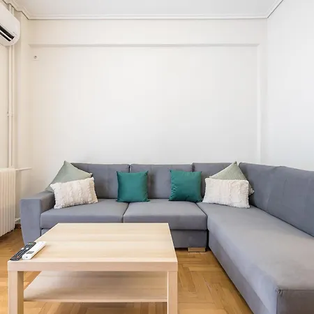 Stylish 2 Bd Urban Retreat Near Panormou Metro Athens