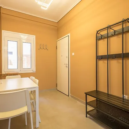 Apartment Stylish 2 Bd Urban Retreat Near Panormou Metro